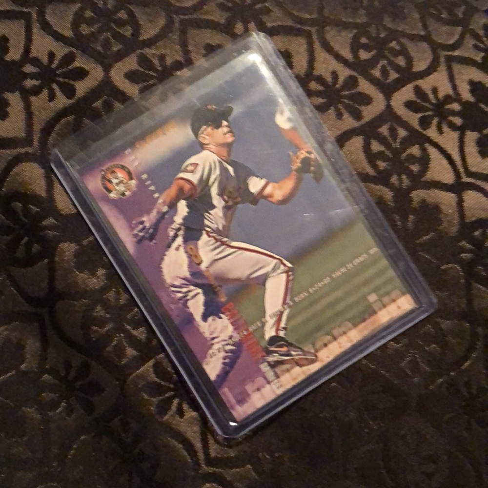 Cal Ripken jr . Cards - Picture 5 of 7